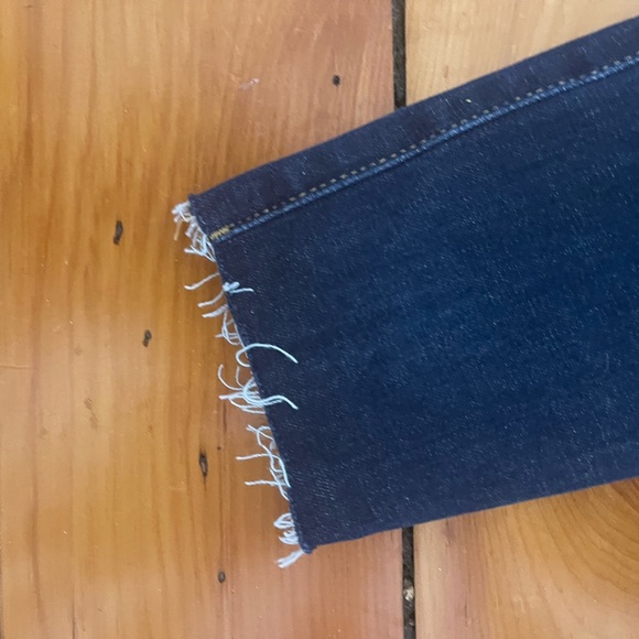 Banana Republic jeans with frayed ankles - Picture 2 of 9